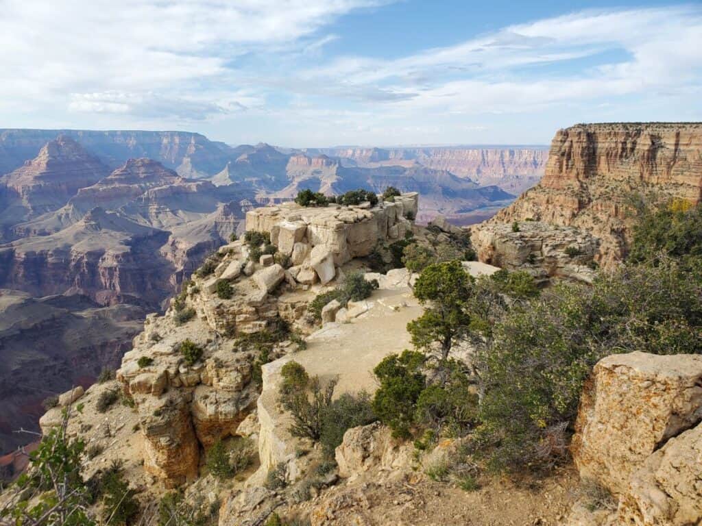 Overlook at the Grand Canyon with a rock cliff jutting out